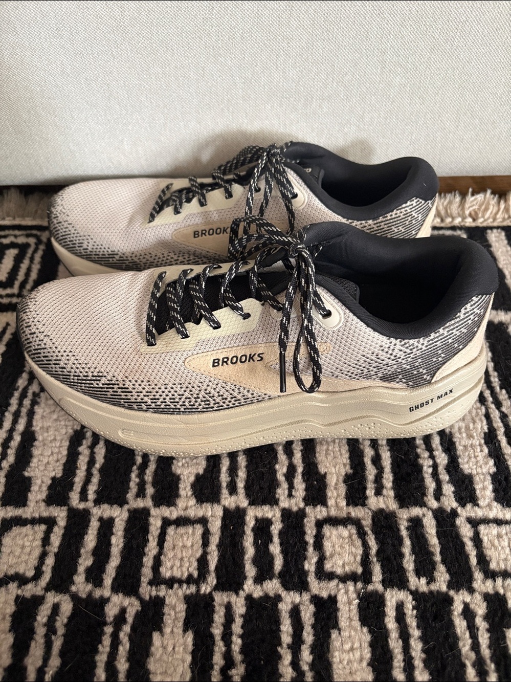 Brooks Ghost Max 2 Women's Shoes - Black and Tan